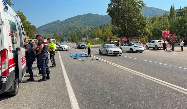 Akseki'de feci kaza: Karı koca öldü, 4 kişi yaralandı