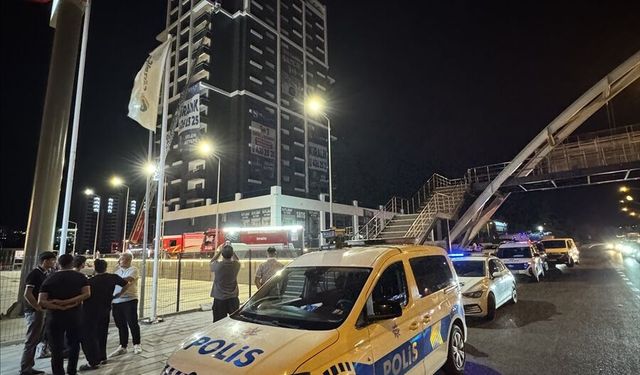 Altındağ'da bir binanın çatı katında çıkan yangın söndürüldü