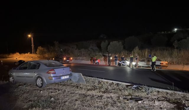 Kilis'te otomobil ile motosiklet çarpıştı, 2 kişi yaralandı