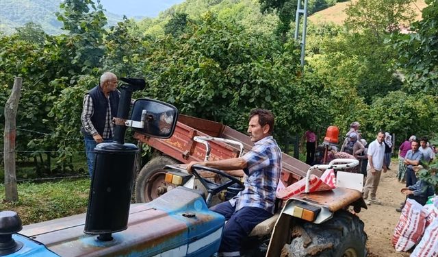 Samsun'da traktörün römorku devrildi, 6 kişi yaralandı