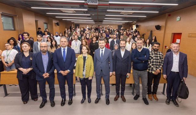 Basın İlan Kurumu Genel Müdürü Abdulkadir Çay, İstanbul Üniversitesi öğrencileriyle buluştu