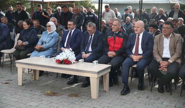 Kars'ta afetten zarar gören çiftçilere tohum ve arı kovanı dağıtıldı