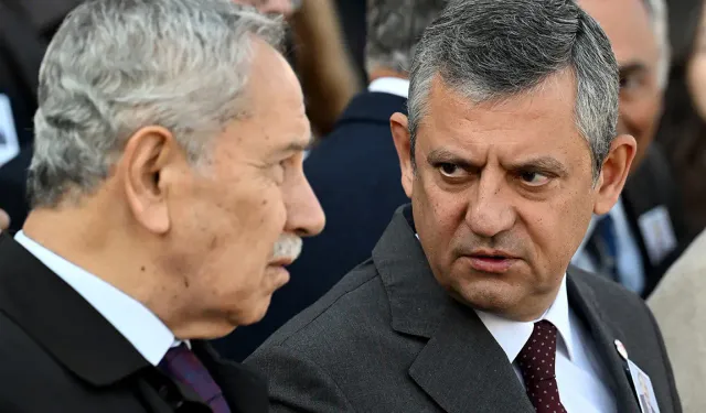 Özgür Özel ve Kemal Kılıçdaroğlu'nun tokalaşması dikkat çekti: Yüzüne bile bakmadı