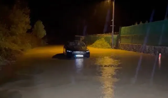 İstanbul'da sağanak: Yollar göle döndü, bina tahliye edildi