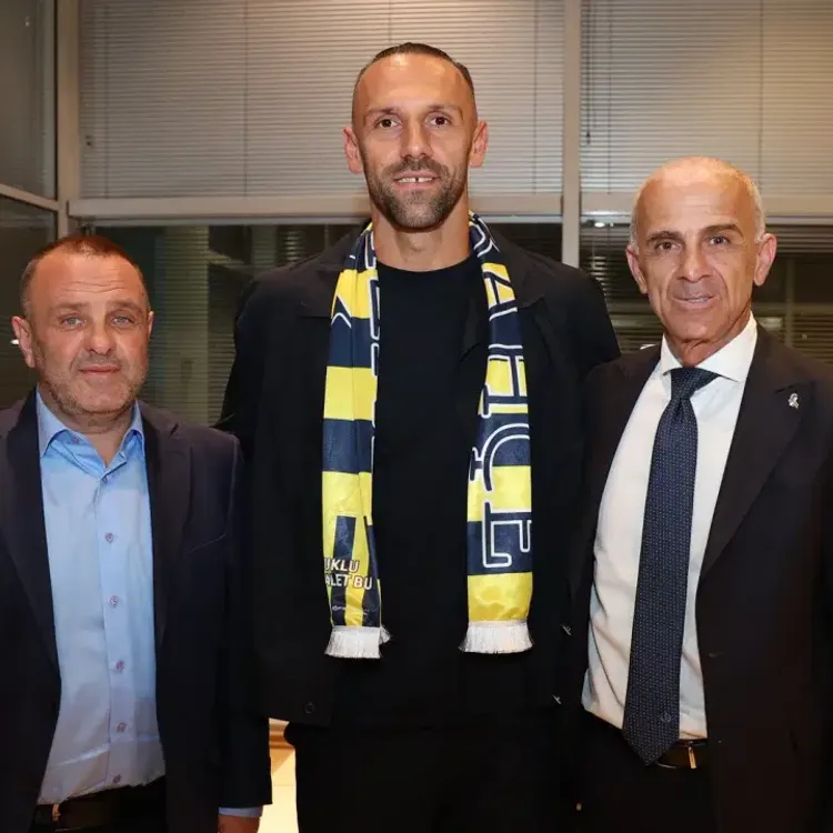 Aziz Yıldırım'ın ilk bombası: Vedat Muriqi İstanbul'da!