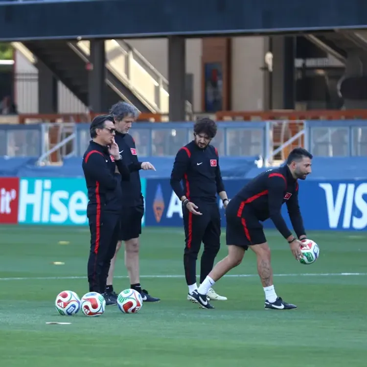 Montella'dan antrenmanda dikkat çeken hareket!