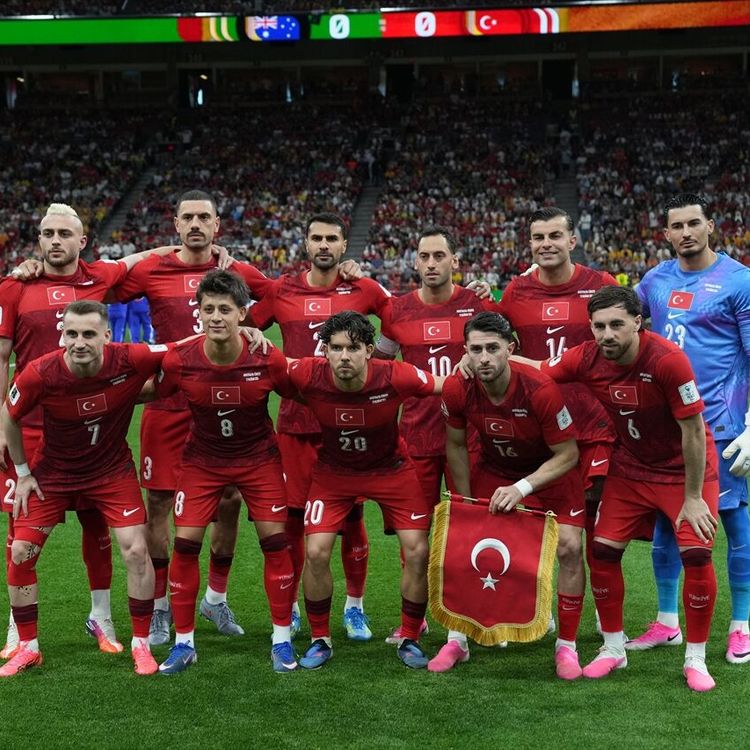 Montella'dan devrim gibi karar! Paraguay maçında o 2 yıldız kulübede