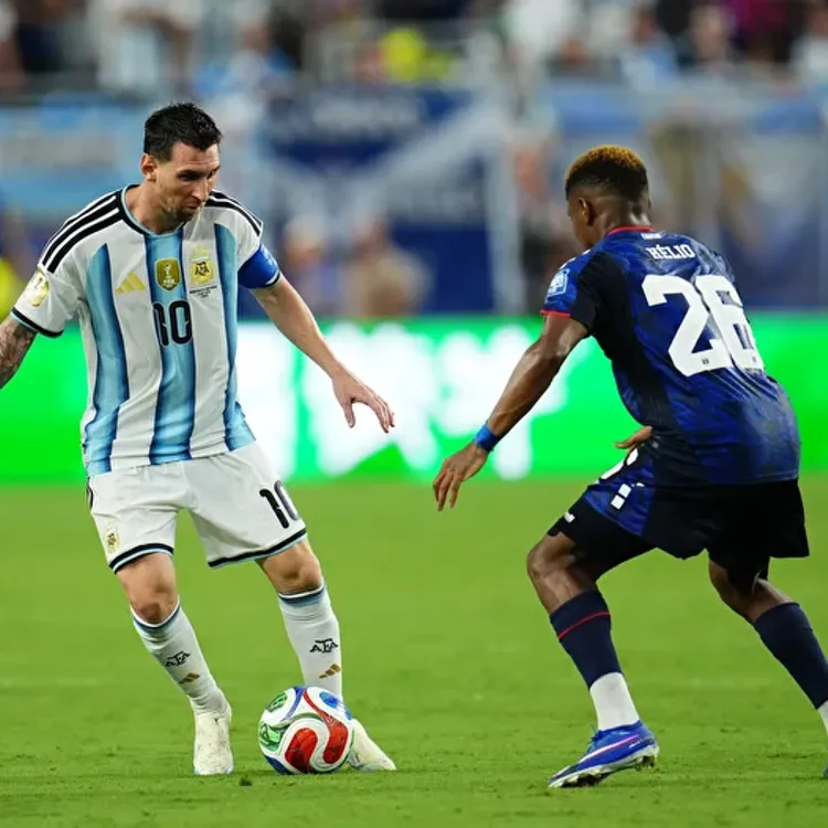 Messi Dünya Kupası'nda rekor kırdı: Arjantin tur atladı