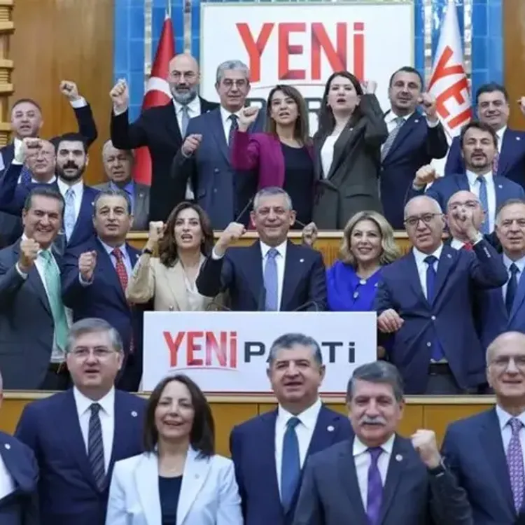 CHP İstanbul teşkilatında tarihi istifa dalgası! İstanbul il yönetimi ve 36 ilçe başkanı istifa etti