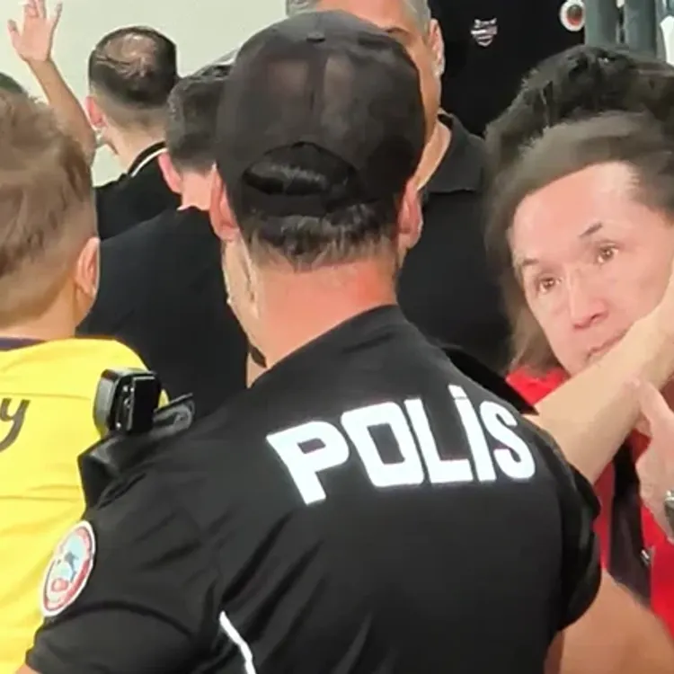 Minik taraftarın formasını zorla çıkarttıran tribün zorbasına ev hapsi verildi!