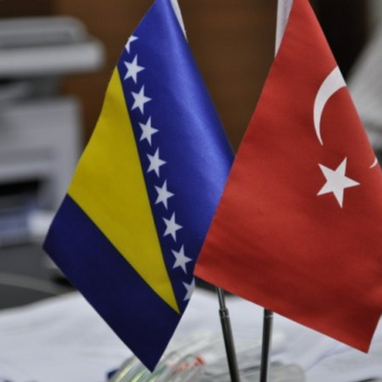 Türkiye’den kardeş ülke Bosna Hersek’e savunma kalkanı: Kritik imzalar atıldı!