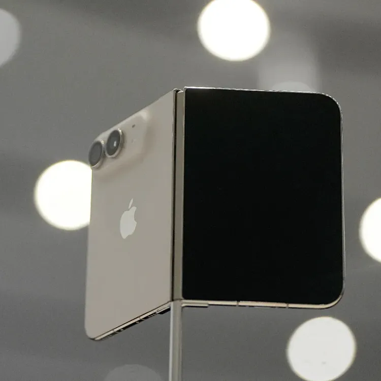 2 bin dolarlık iPhone Duo kapışıldı: Stoklar bitti, teslimat sarktı