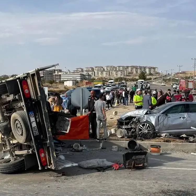 MHP konvoyunda feci kaza: Milletvekili Zuhal Karakoç yaralandı