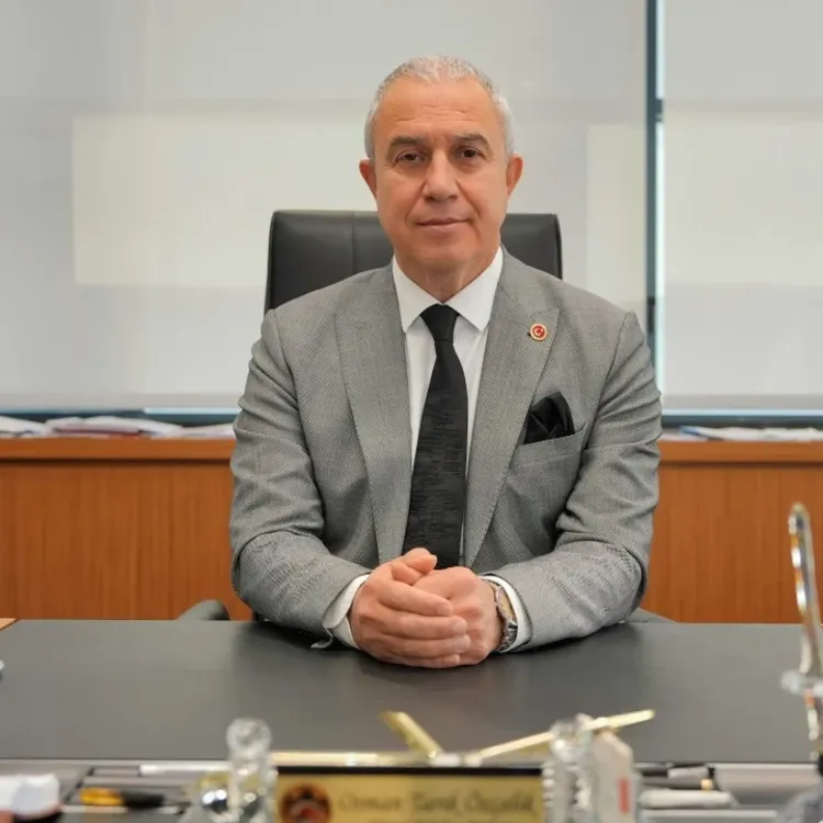 Alanya Belediye Başkanı Osman Tarık Özçelik CHP'den istifa etti