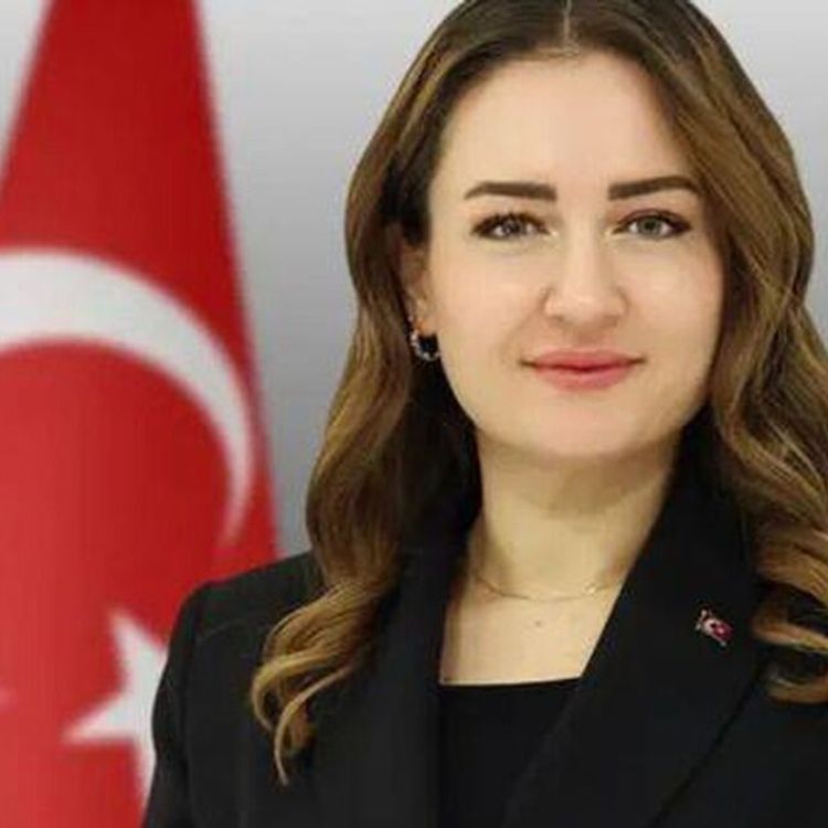 AK Parti iddiasına Büşra Özdemir'den kürsüde yanıt