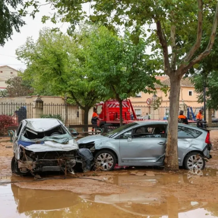 İspanya’da sel felaketi: Yollar göle döndü, 90 kişi kurtarıldı