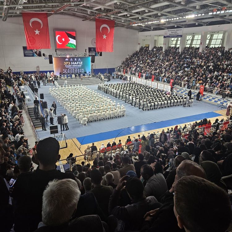 373 Hafız; 373 Maşallah! Malatya’daki icazet töreninde Erbakan Hocamızın sevdiği kaside seslendirildi