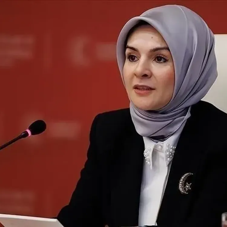 Bakan Göktaş yeni düzenlemeyi duyurdu! 15-18 yaş grubuna canlı yayın yasağı geliyor...