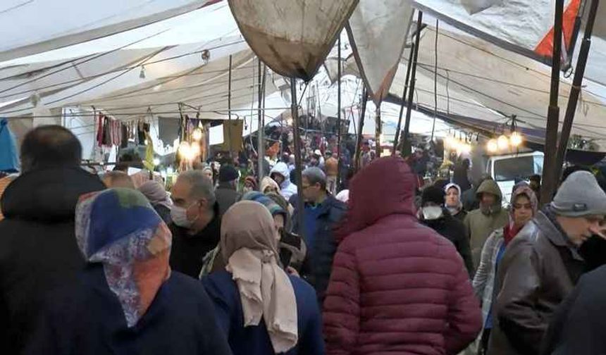 'Evde kal' çağrısı Güngören'e ulaşmadı! Pazarlar hıncahınç doldu