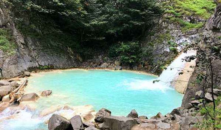 Giresun'un ünlü doğa harikası Mavi Göl'ü eski haline dönmeyi bekliyor