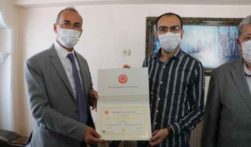 Kardeşinin ilik bağışı ile kanseri yendi! Diploması evinde verildi