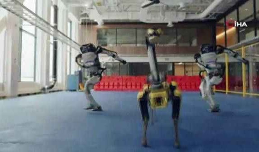 Boston Dynamics'in robotları dansı ile izleyicileri hayran bıraktı