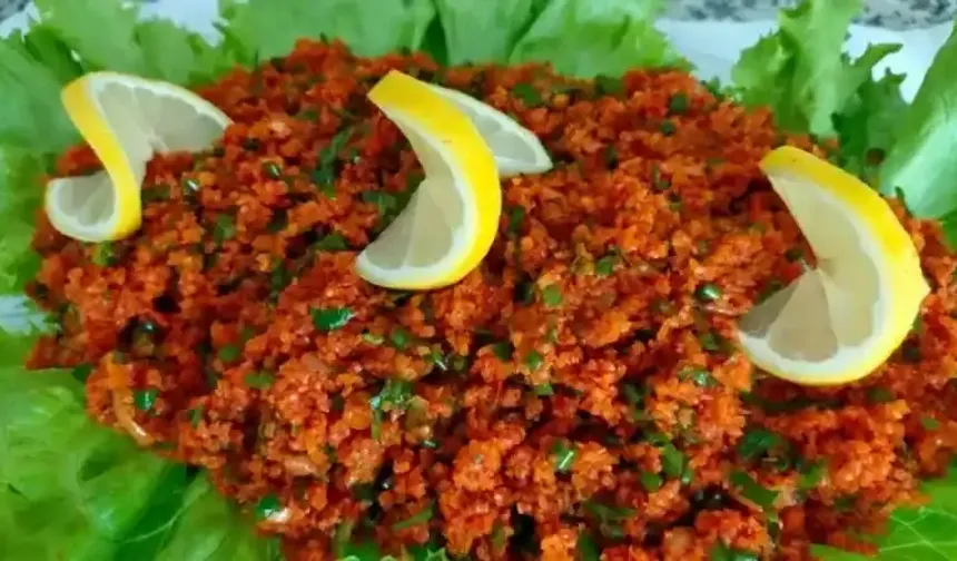 Çay saatlerinin en lezzetli eşlikçisini bir de bu tarif ile deneyin! 10 dakikada kısır tarifi