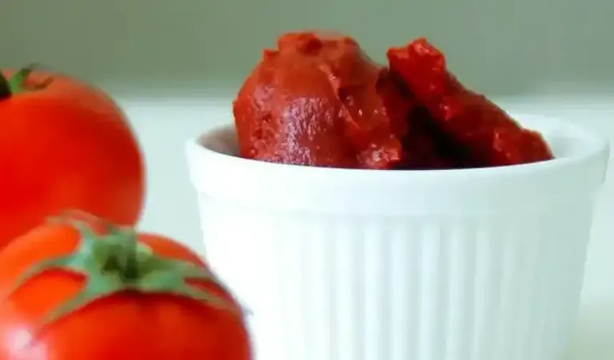 Bu yöntemler ile salçanız en az 3 ay küflenmeyecek! Üzerine dökmeniz yeterli