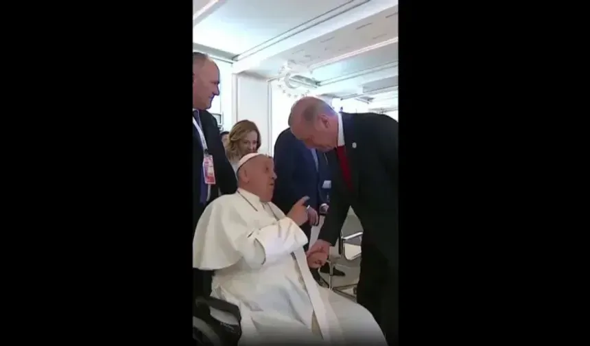 G7 zirvesine katılıp liderlerle el sıkışmıştı! Papa'nın Erdoğan'la samimiyeti dikkat çekti