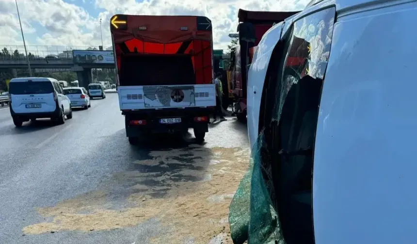 İstanbul TEM'de 15 aracın dahil olduğu zincirleme kaza: 5 yaralı!