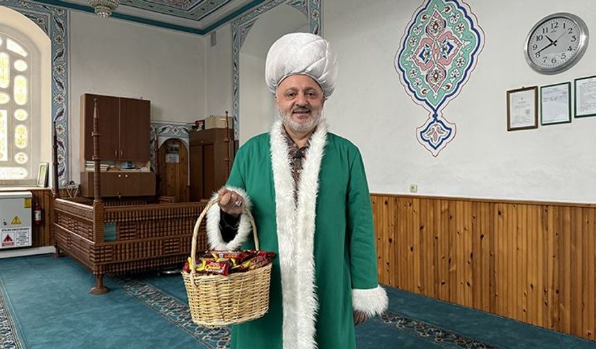Nasrettin Hoca kostümlü Trabzon Yomra müftüsü Celal Malkoç (şeker amca), çocukların gönlüne taht kurdu
