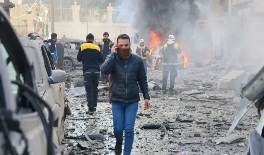 İdlib kent merkezine düzenlenen hava saldırılarında 4 sivil hayatını kaybetti