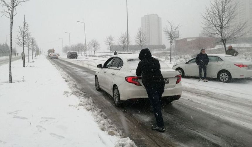 İstanbul kar yağışı sonrası beyaza büründü!