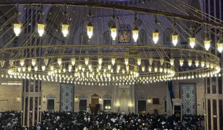 Kadir Gecesi dualarla idrak edildi