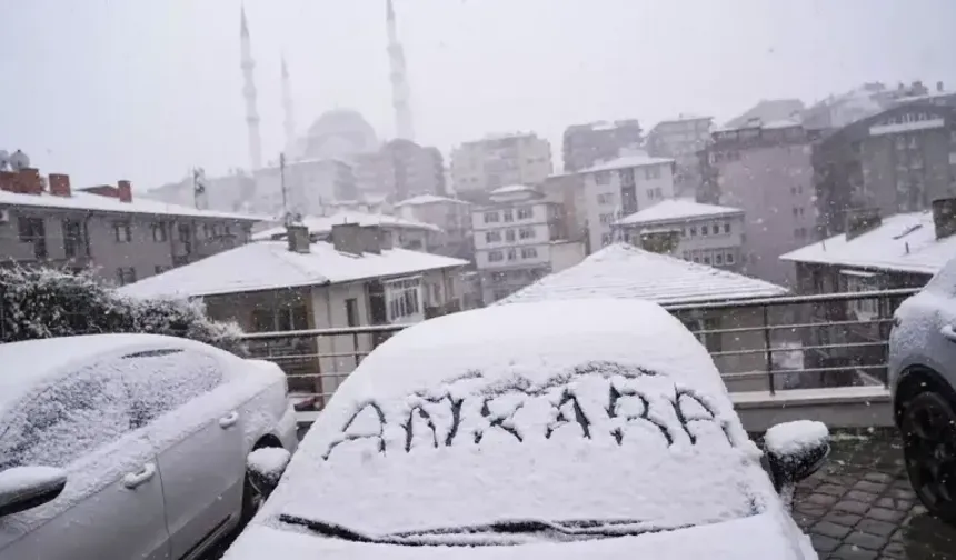 Ankara'da kar yağışı etkili oluyor: İşte manzaralar