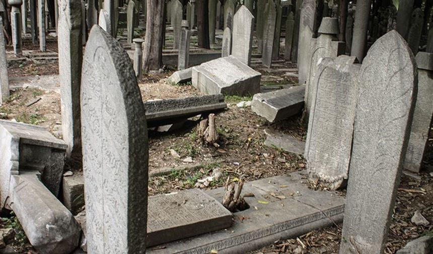 Mezar taşlarındaki gizli dil: Ecdadımızın mezar taşlarındaki şaşırtıcı sırlar