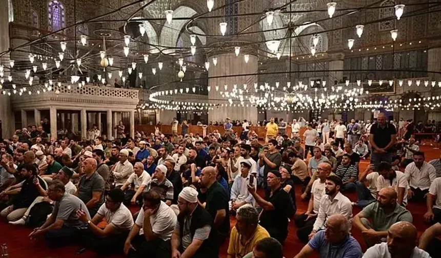 Mevlit Kandili 81 ilde namaz ve dua ile idrak edildi: Tüm Türkiye'den görüntüler