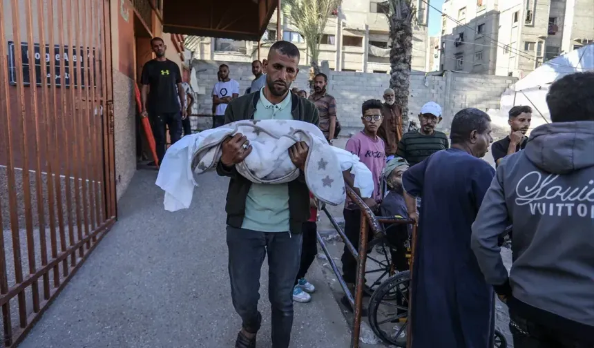 Gazze’de 7 aylık bebek anne kucağında İsrail kurşunuyla can verdi