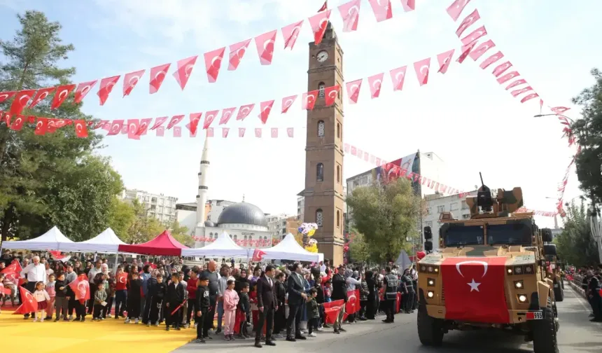 Türkiye Cumhuriyeti 102 yaşında işte farklı bölgelerden farklı görüntüler