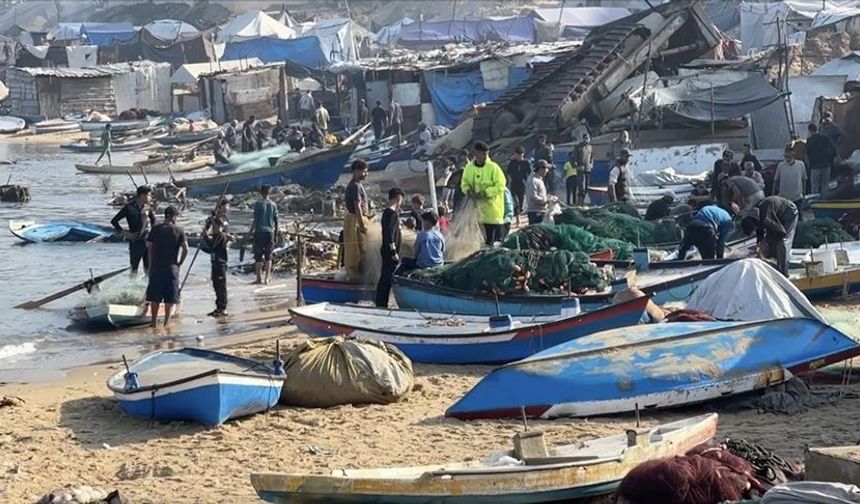 Balıkçılar İsrail tehdidine rağmen denize açıldı! Ölüm pahasına rızık mücadelesi