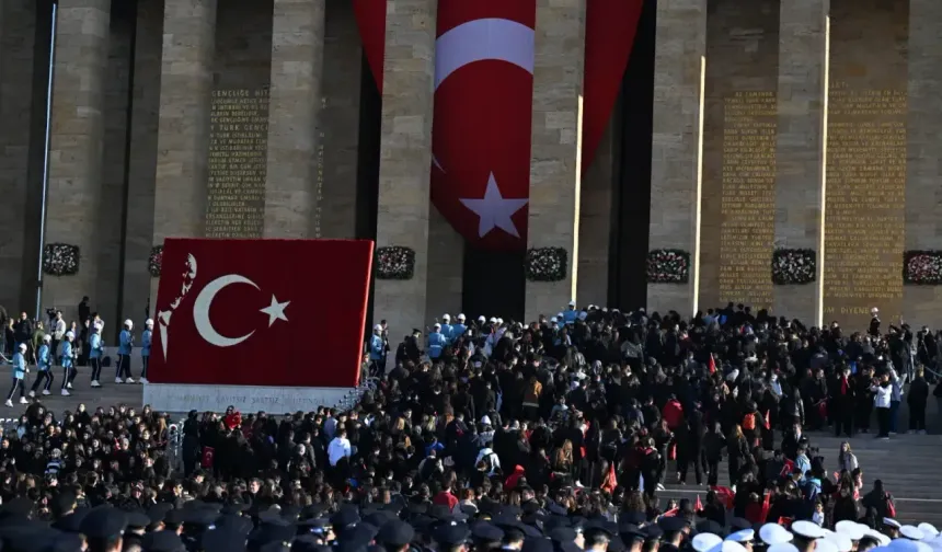 Bugün 10 Kasım Atatürk’ün vefatının 87. yılı! Devlet erkanı Anıtkabir’de buluştu