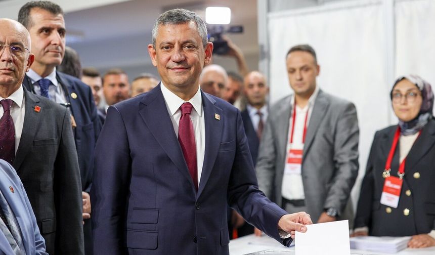 CHP'de Özgür Özel 3. kez başkan seçildi