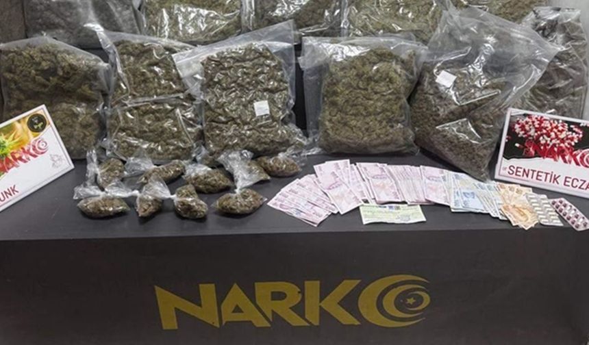 İzmir'de zehir tacirlerine darbe! Bagajdan çıkanlar şoke etti