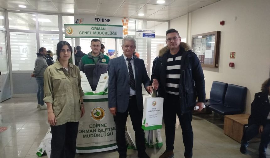 Tapu dairesinde 'yeşil' sürpriz! İşlem yapmaya geldiler, fidanla döndüler