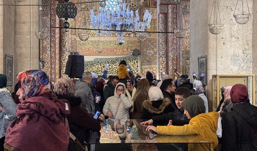 Mevlana Müzesi’nde Şebiarus Yoğunluğu: Ziyaretçiler “Huzur Vakti”nde Buluştu