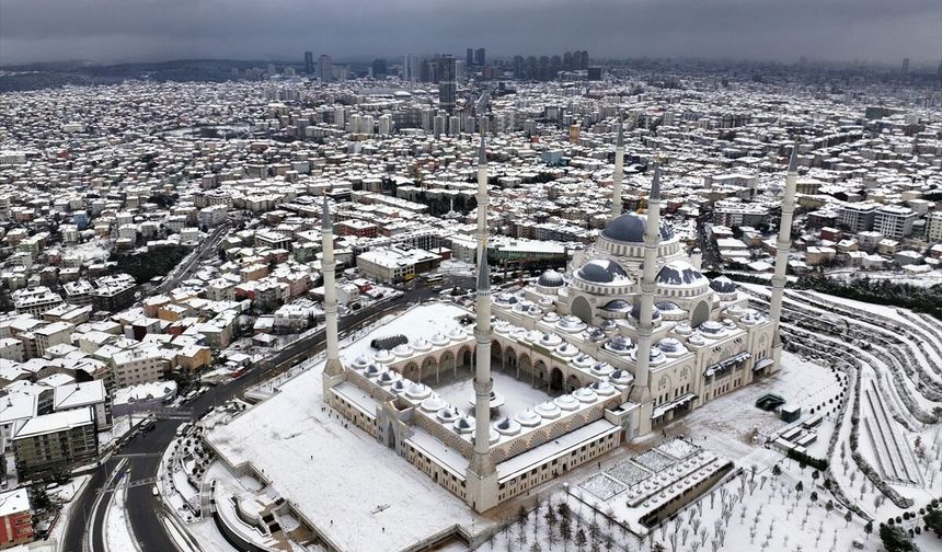 İstanbul beyaza büründü: Çok da güzel oldu