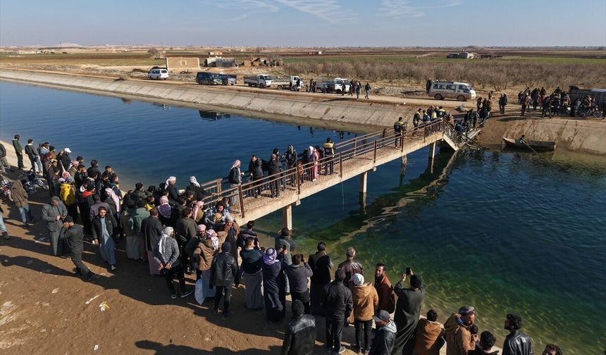 Suriyeli siviller Deyr Hafir’den kaçıyor: Son görüntüler