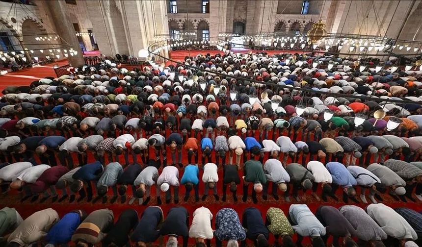 Türkiye Ramazan Bayramı'nı eda ediyor: Yurttan görüntüler