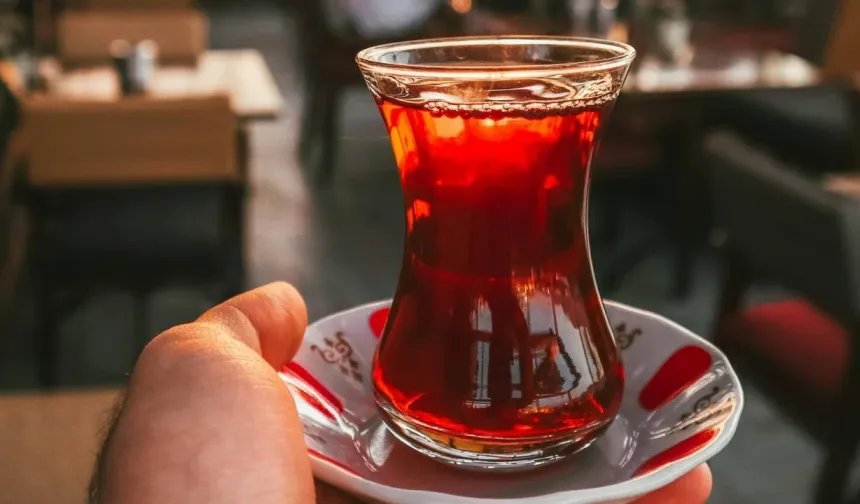 Çay Tiryakilerini Üzen Gerçek: Mutfakta Yapılan O Hata Tüm Lezzeti Yok Ediyor