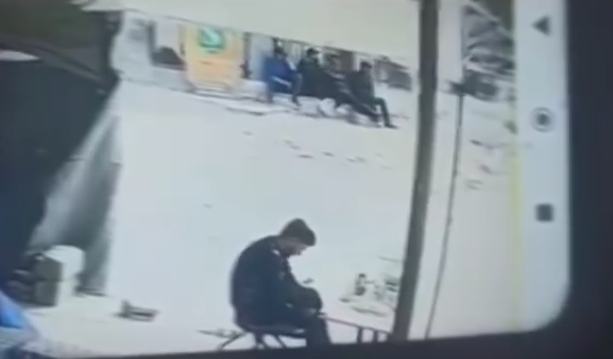 Sözde garantör devletler izlesin! Gazze'de yol kenarındaki gençlere katliam